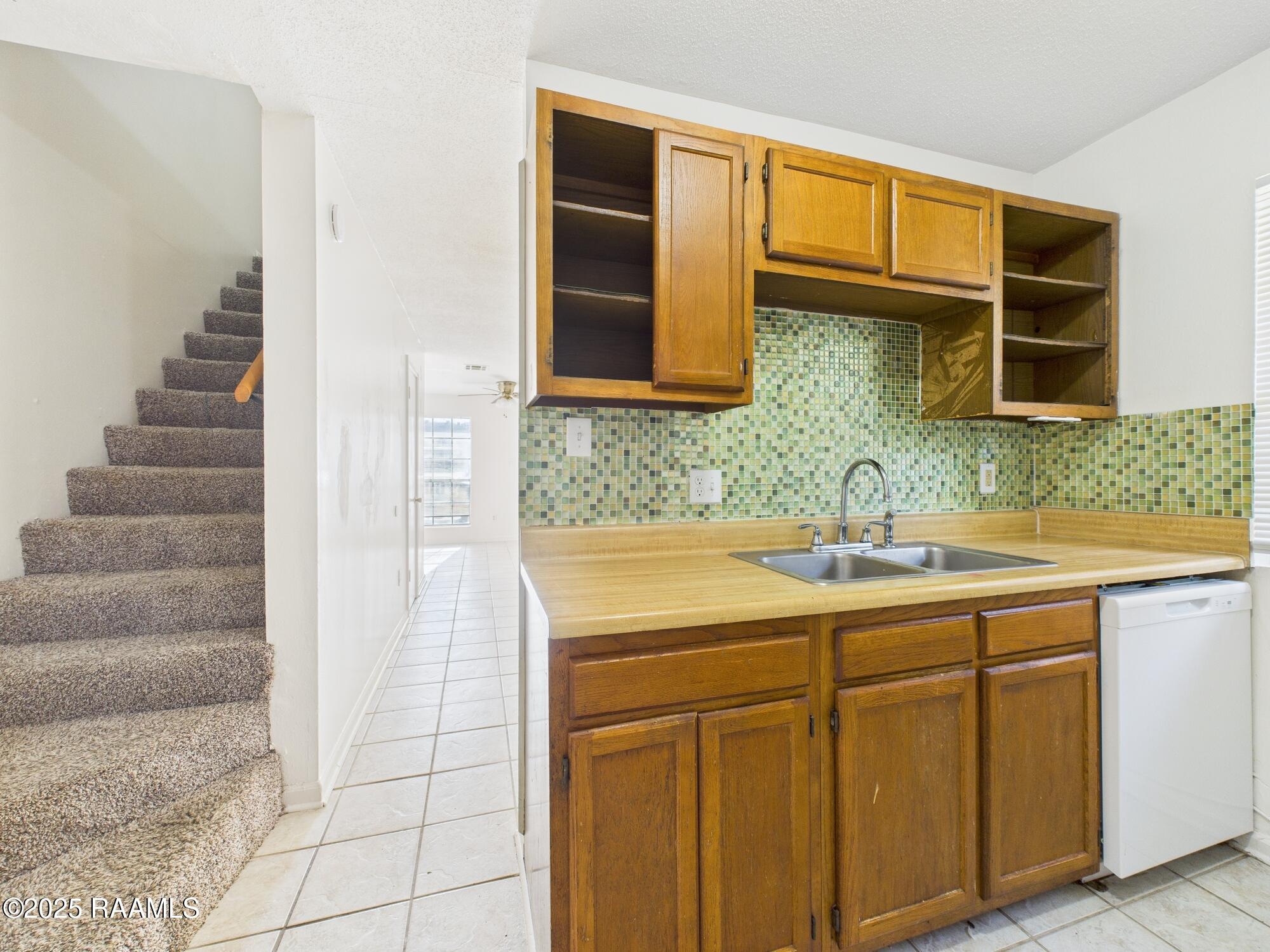 104 Country, Unit A Lafayette, LA 70508 - Photo 9 of 17 CAM04246G0-PR0205-STILL007