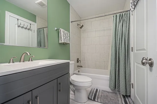 $250,000 | 4585 Camden Lane, Unit E, Yorkville, IL 60560