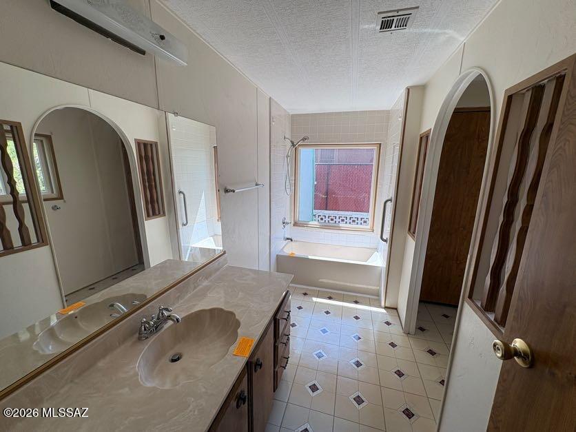 5788 West Rocking Cir Street Tucson, AZ 85713 - Photo 5 of 17 Primary Bathroom