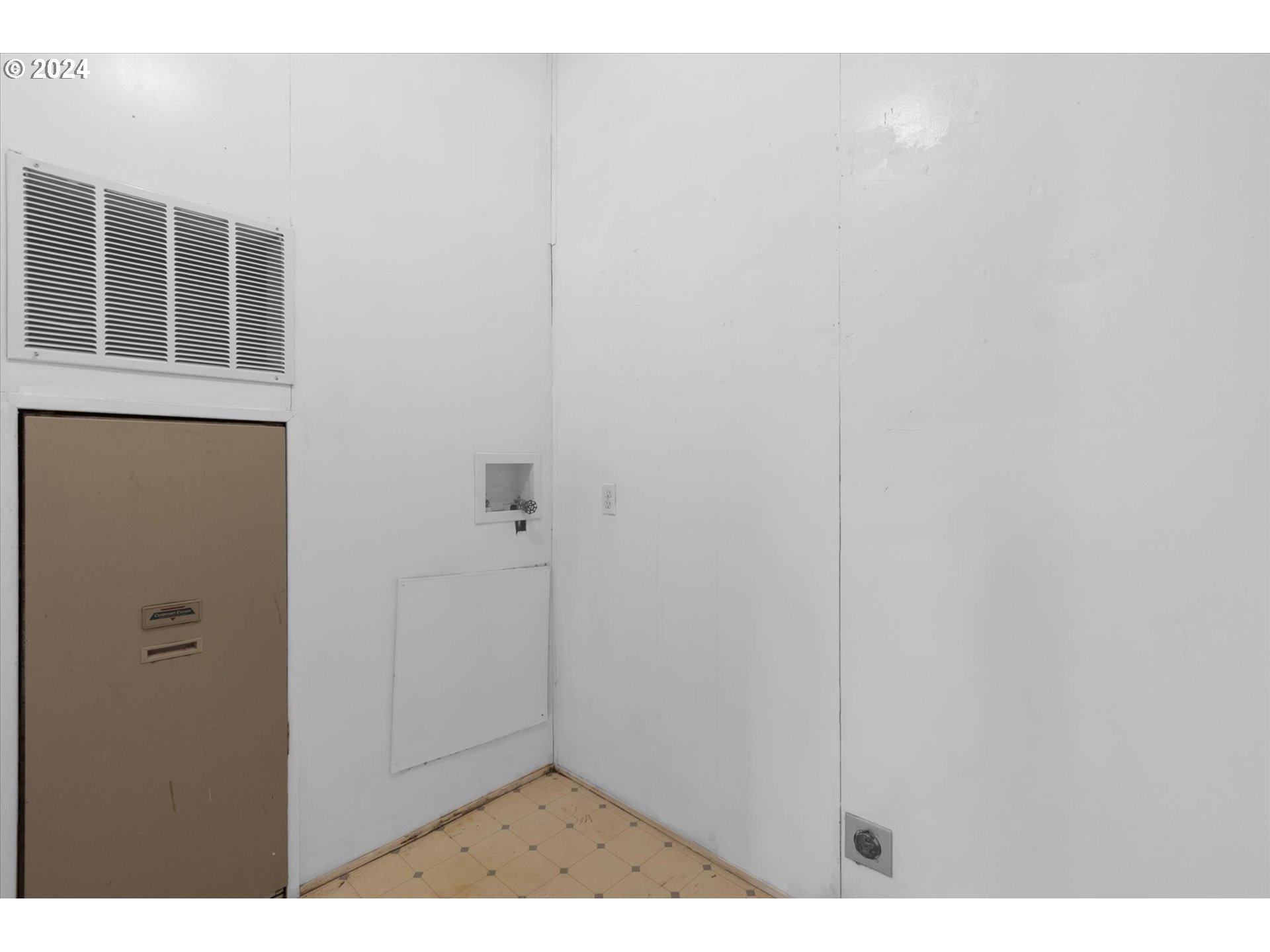 29643 View Street Rainier, OR 97048 - Photo 14 of 31 a view of an empty room