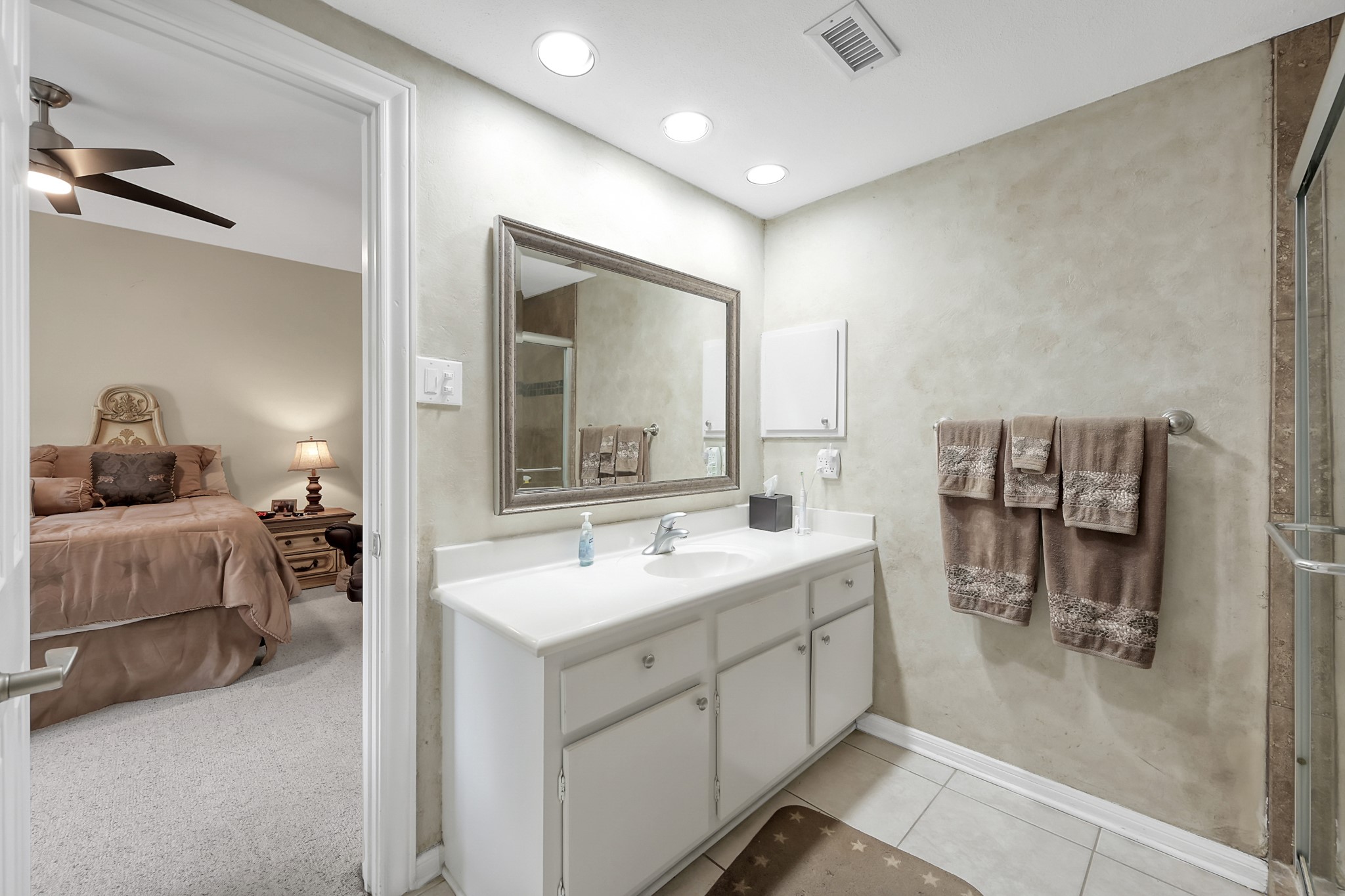 63 April Point Drive South Montgomery, TX 77356 - Photo 15 of 28 Expansive counter space in primary bath