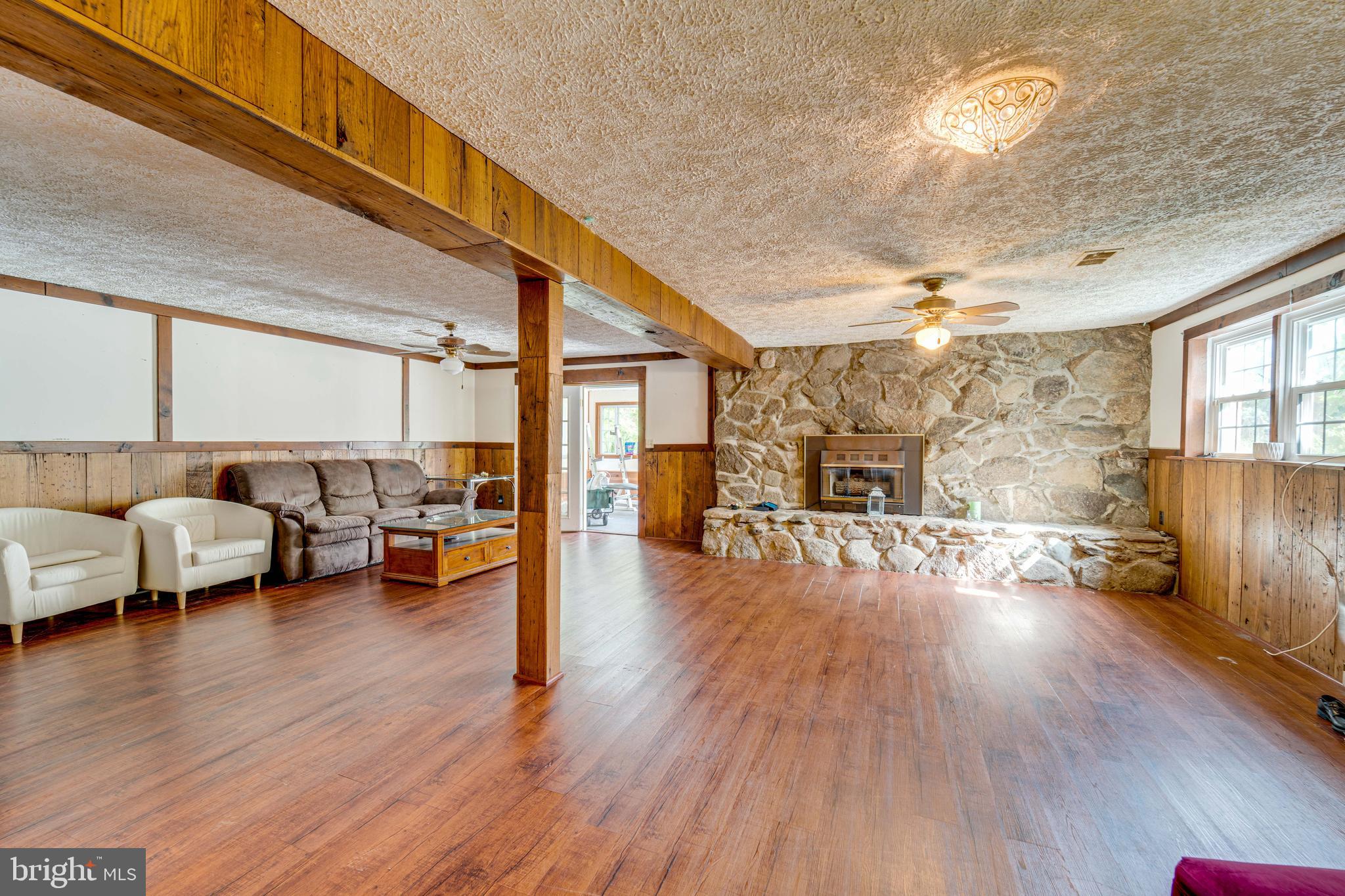 3727 Russell Road Woodbridge, VA 22192 - Photo 3 of 41 Gallery Image 3
