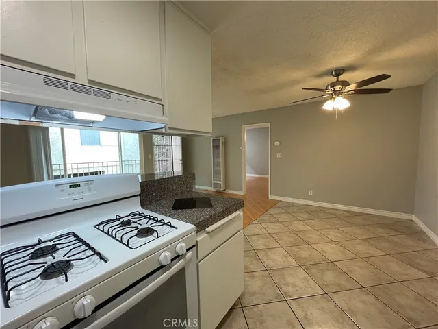 $1,750 | 13717 Chadron Avenue, Unit 23, Hawthorne, CA 90250