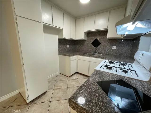 $1,750 | 13717 Chadron Avenue, Unit 23, Hawthorne, CA 90250