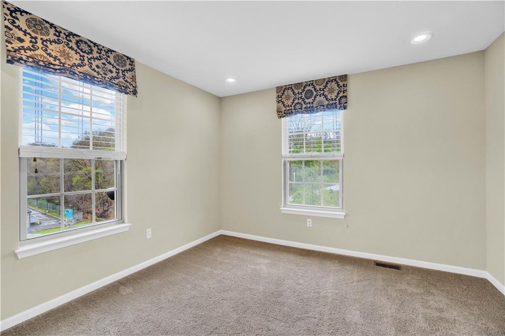 100 Arbor Trail Drive McKees Rocks, PA 15136 - Photo 13 of 22 an empty room with windows