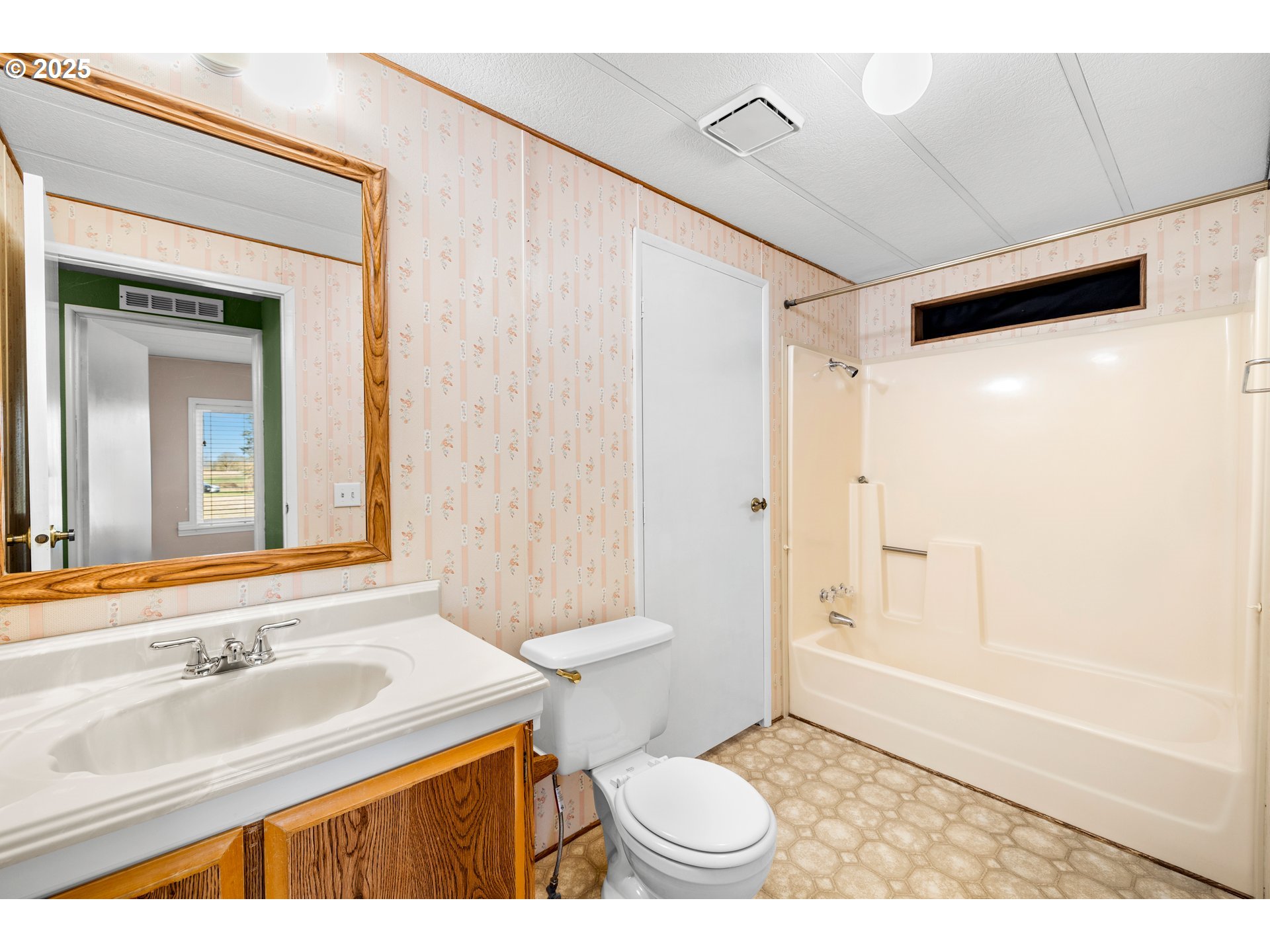 12890 South Mulino Road Mulino, OR 97042 - Photo 25 of 48 Bathroom