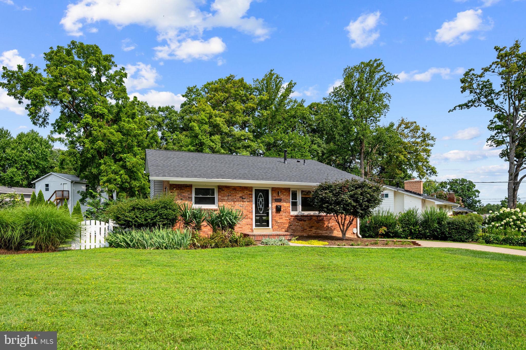 4216 Sideburn Road Fairfax, VA 22030 - Photo 2 of 47 Welcome Home - Large Corner Lot, Fenced Back Yard