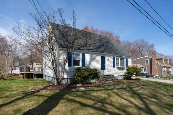 $725,000 | 4 Hutchinson Drive, Hampton, NH 03842