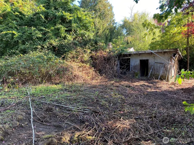 a view of a house with yard and sitting area
