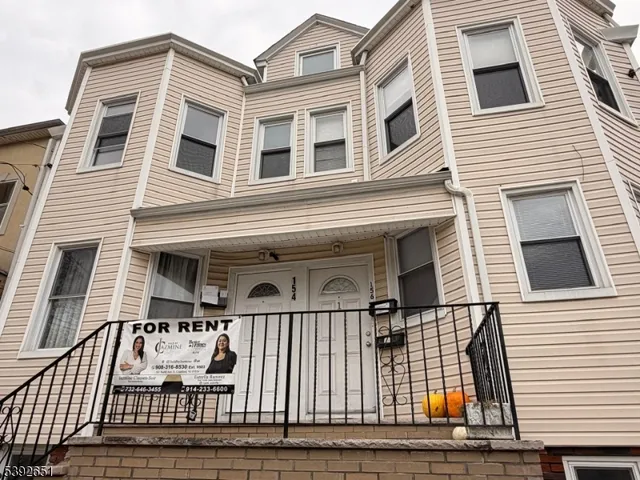 $2,700 | 154 Park Place, Unit 2, Elizabeth Port, NJ 07206