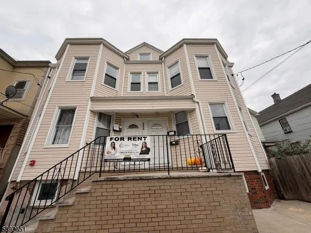 $2,700 | 154 Park Place, Unit 2, Elizabeth Port, NJ 07206