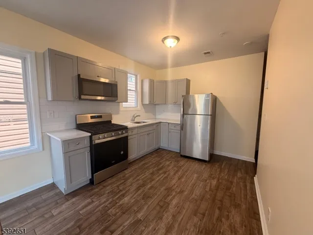 $2,700 | 154 Park Place, Unit 2, Elizabeth Port, NJ 07206