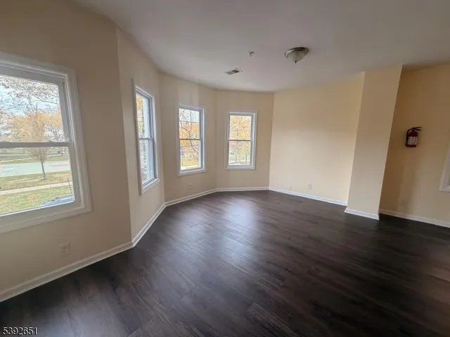 $2,700 | 154 Park Place, Unit 2, Elizabeth Port, NJ 07206