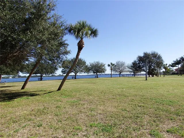 a sign that is sitting in the middle of a swimming pool
