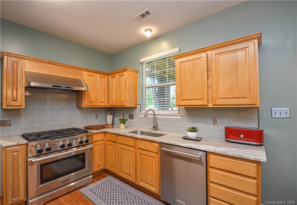 1019 Hipp Road Charlotte, NC 28216 - Photo 13 of 40 Gallery Image 13