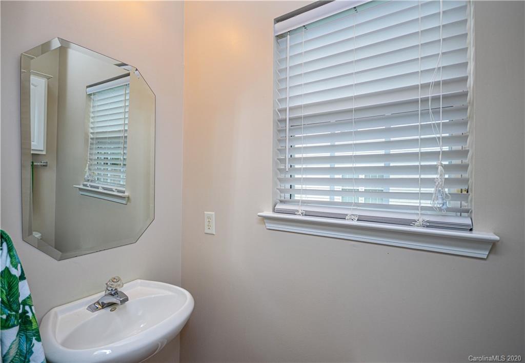 1019 Hipp Road Charlotte, NC 28216 - Photo 15 of 40 Gallery Image 15