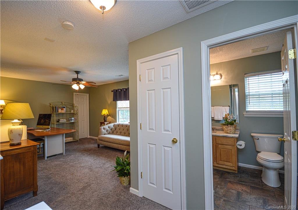 1019 Hipp Road Charlotte, NC 28216 - Photo 17 of 40 Gallery Image 17