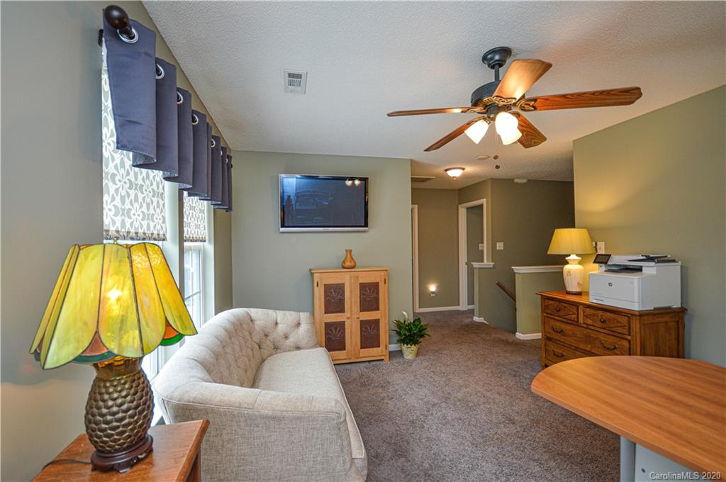 1019 Hipp Road Charlotte, NC 28216 - Photo 18 of 40 Gallery Image 18