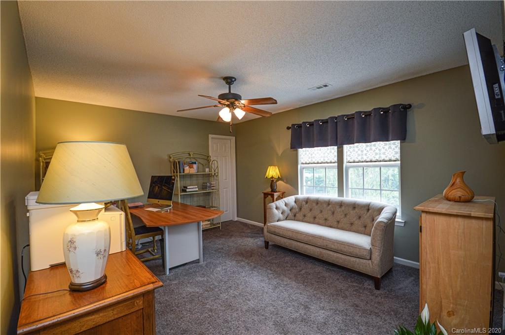 1019 Hipp Road Charlotte, NC 28216 - Photo 19 of 40 Gallery Image 19