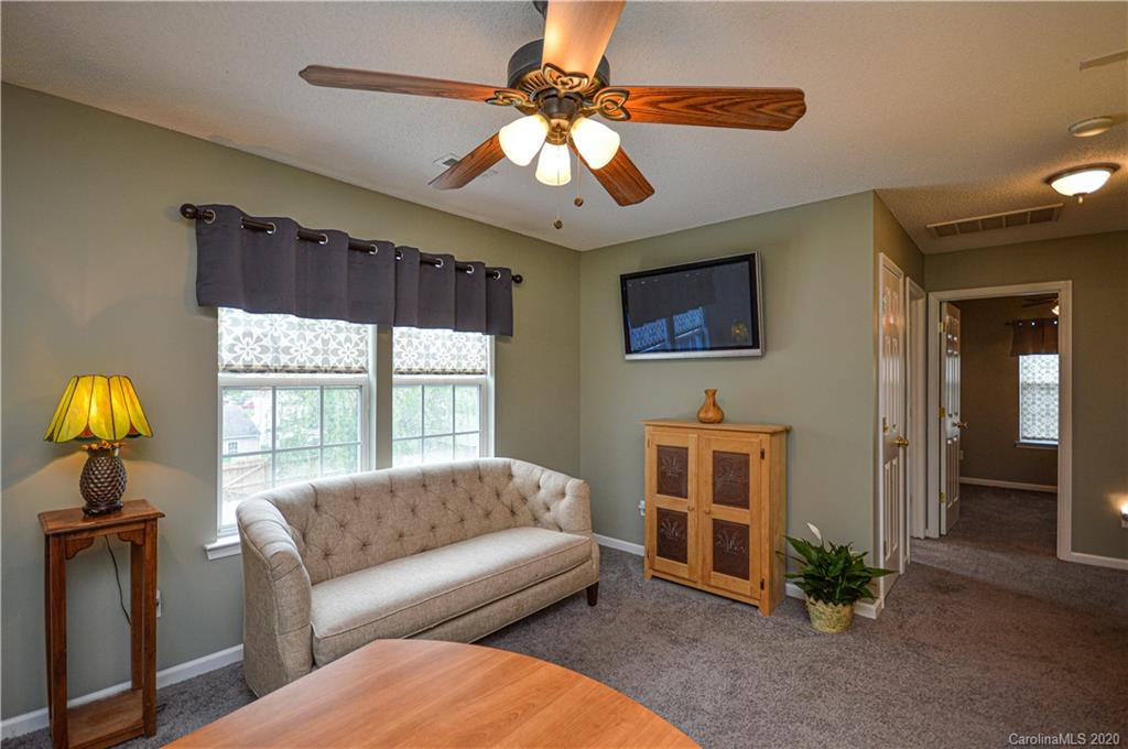 1019 Hipp Road Charlotte, NC 28216 - Photo 20 of 40 Gallery Image 20