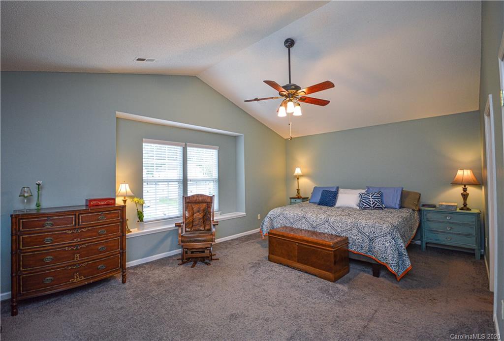 1019 Hipp Road Charlotte, NC 28216 - Photo 28 of 40 Gallery Image 28