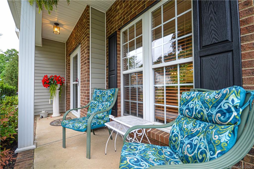 1019 Hipp Road Charlotte, NC 28216 - Photo 4 of 40 Gallery Image 4