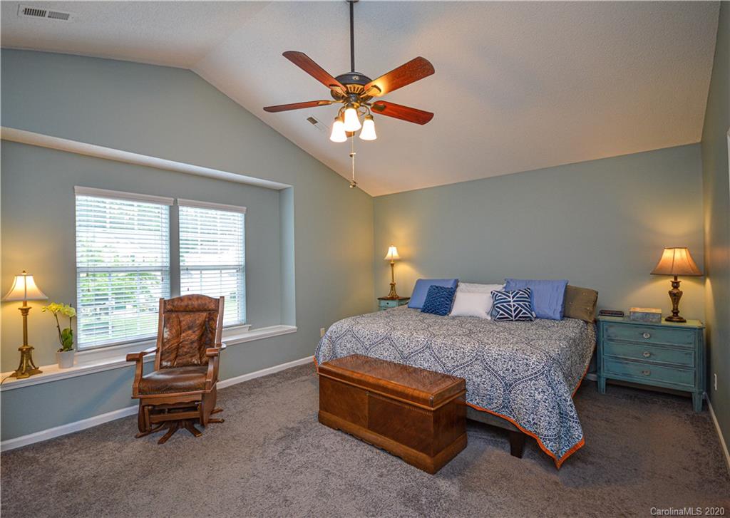 1019 Hipp Road Charlotte, NC 28216 - Photo 31 of 40 Gallery Image 31