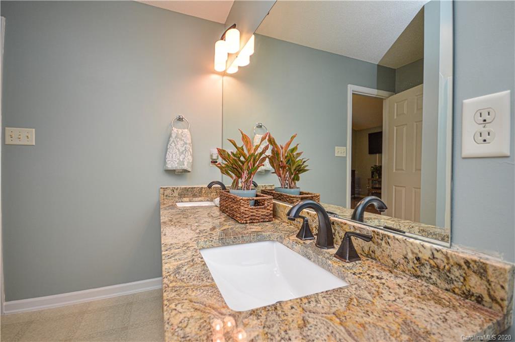 1019 Hipp Road Charlotte, NC 28216 - Photo 35 of 40 Gallery Image 35