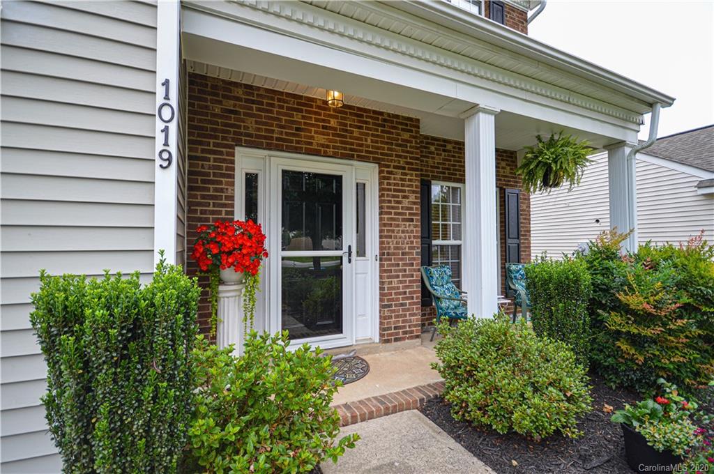 1019 Hipp Road Charlotte, NC 28216 - Photo 5 of 40 Gallery Image 5