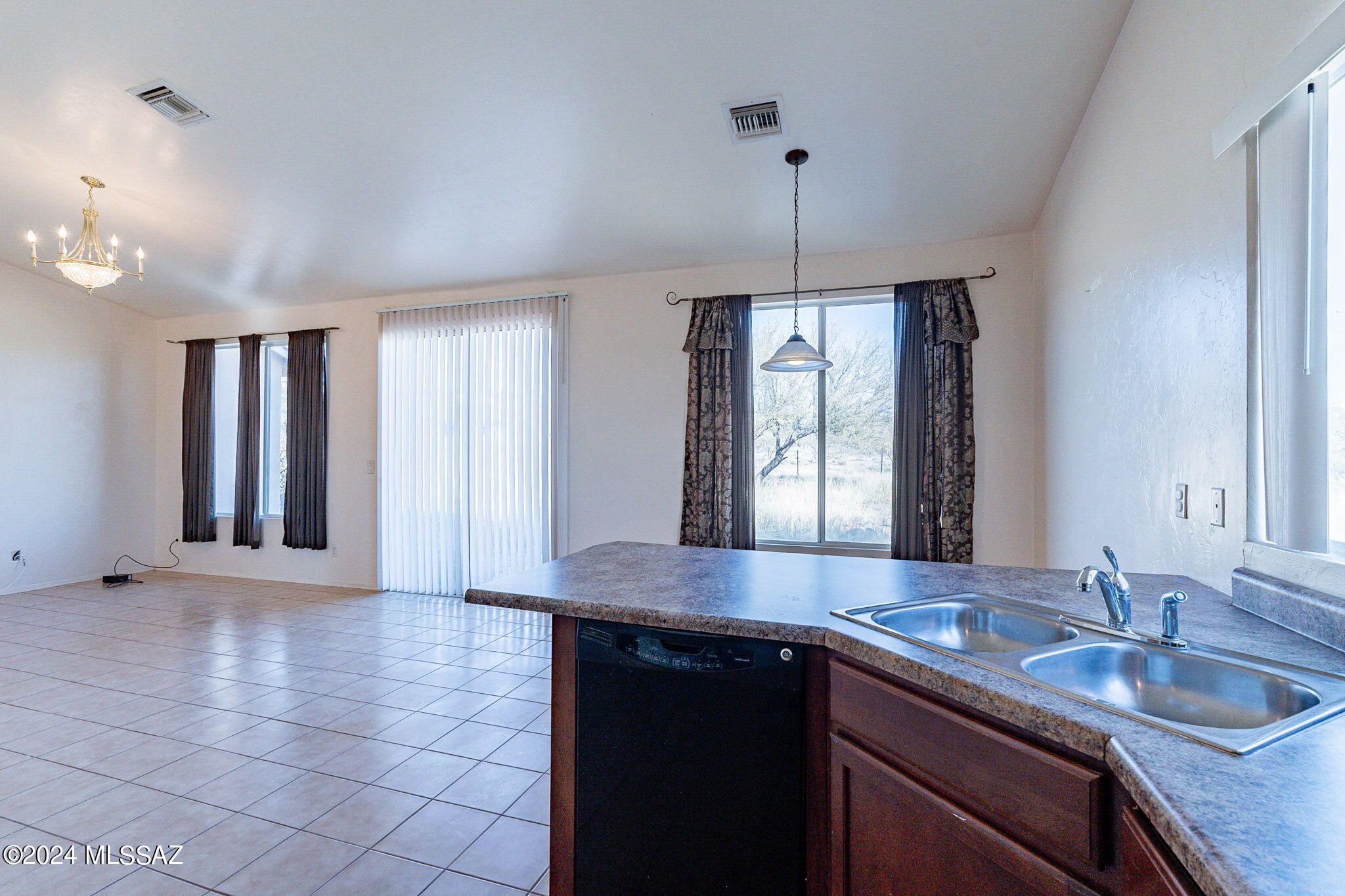 164 Utah Court Rio Rico, AZ 85648 - Photo 7 of 21