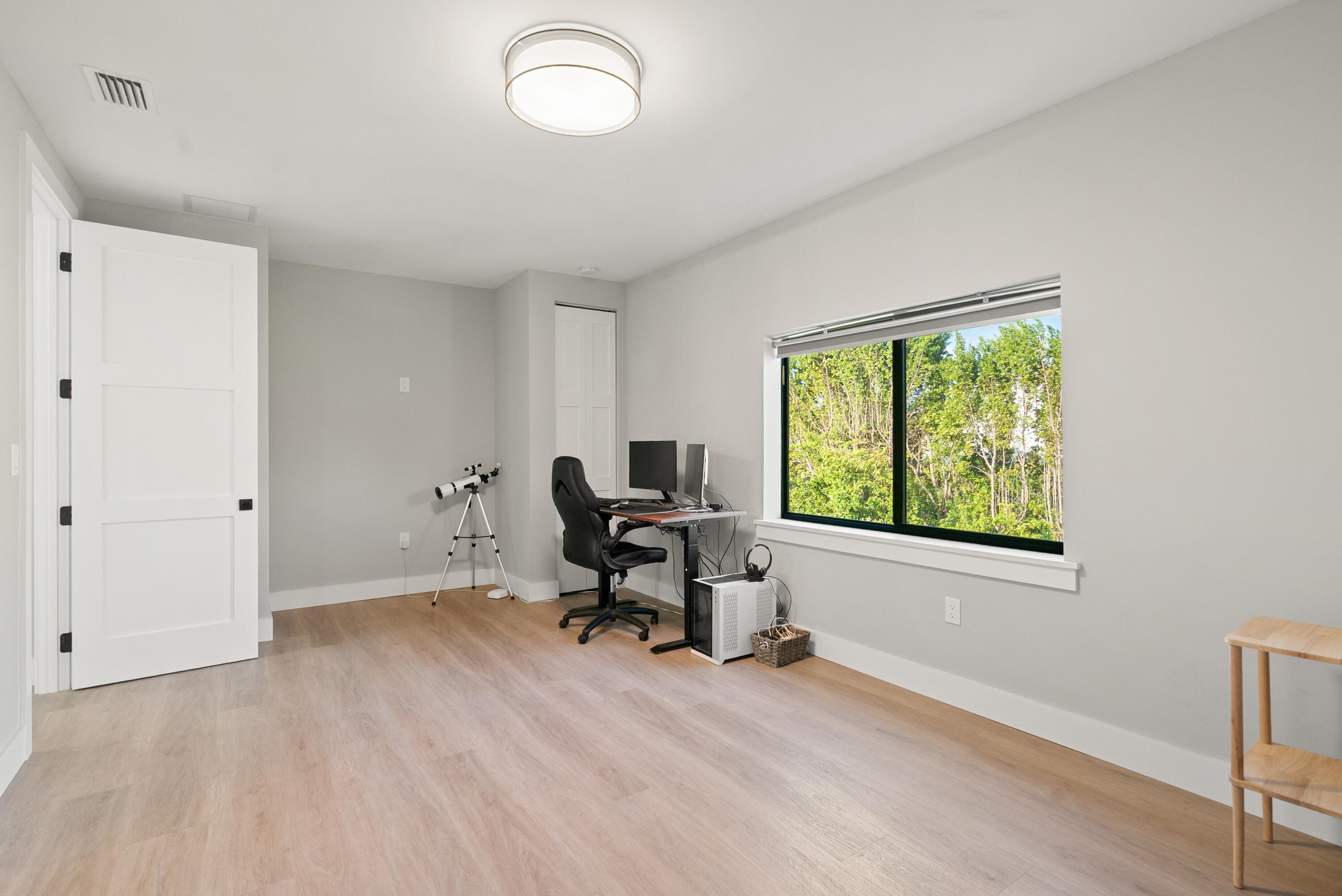 13 Coral Way Key Largo, FL 33037 - Photo 17 of 34 a workspace with furniture and a window