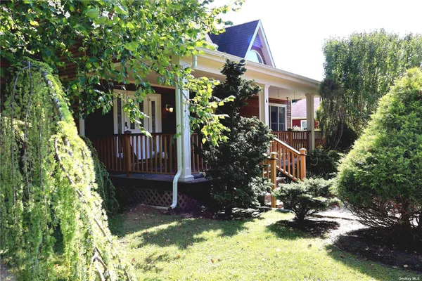 a view of front of house with a yard