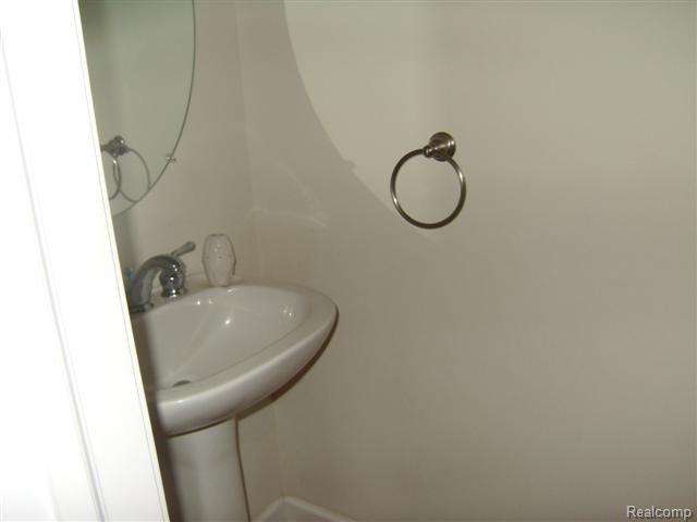 8507 Trail Ridge Dexter, MI 48130 - Photo 19 of 23 8507 HALF BATH