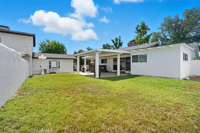 a view of a house with a backyard