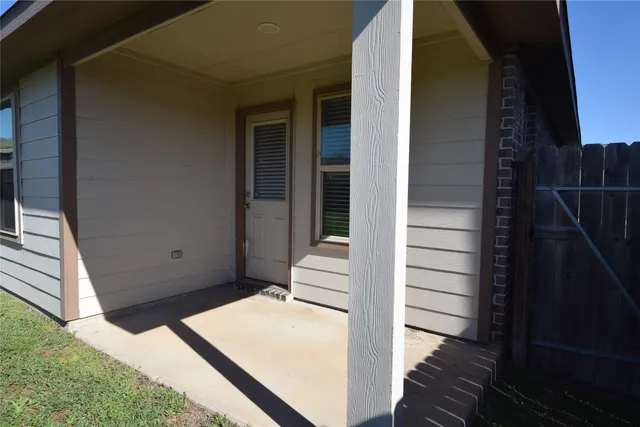 $2,100 | 3042 Village Creek Drive, Katy, TX 77494