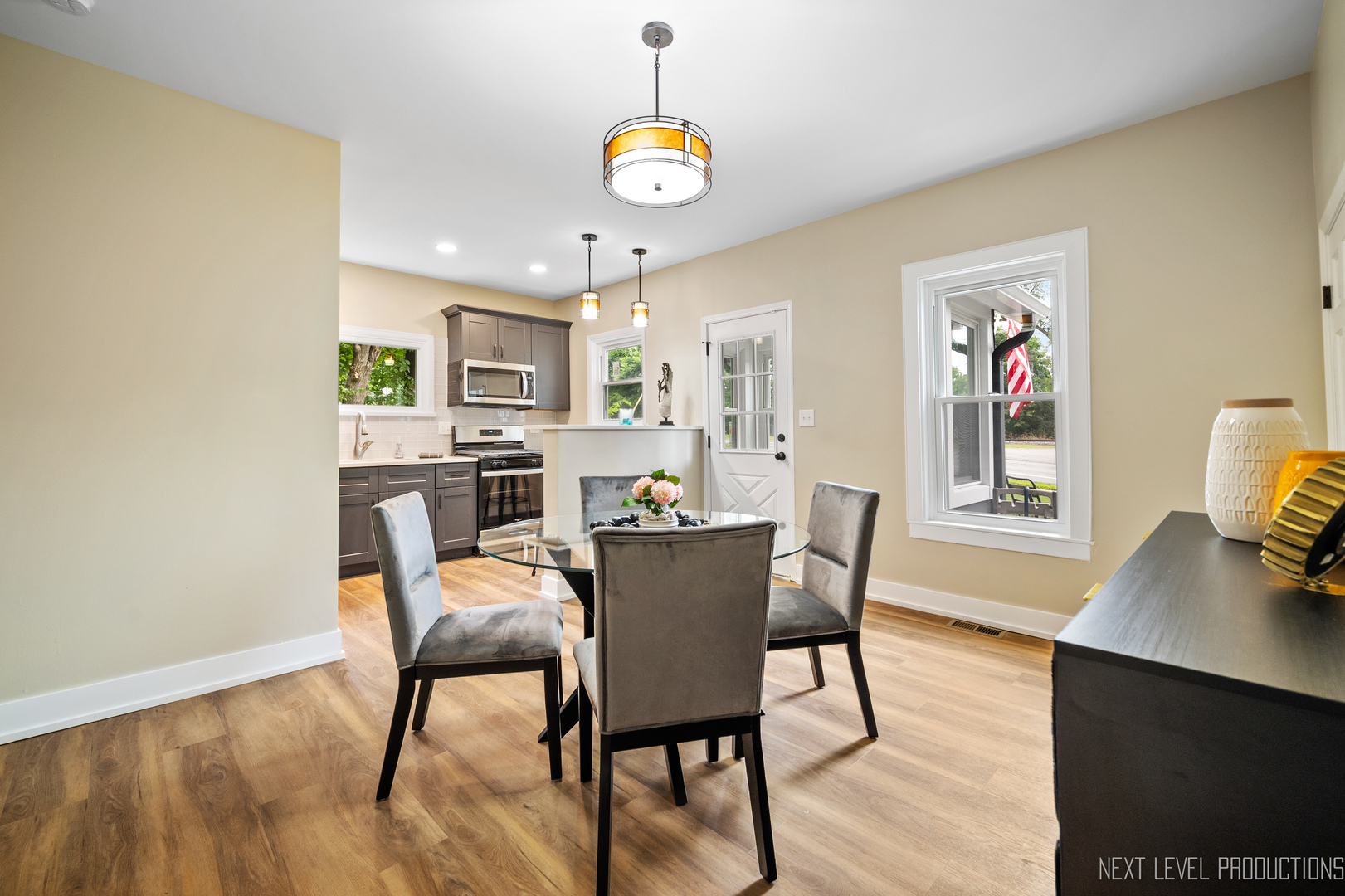 201 South Gilbert Street South Elgin, IL 60177 - Photo 13 of 27 a dining room with furniture and window
