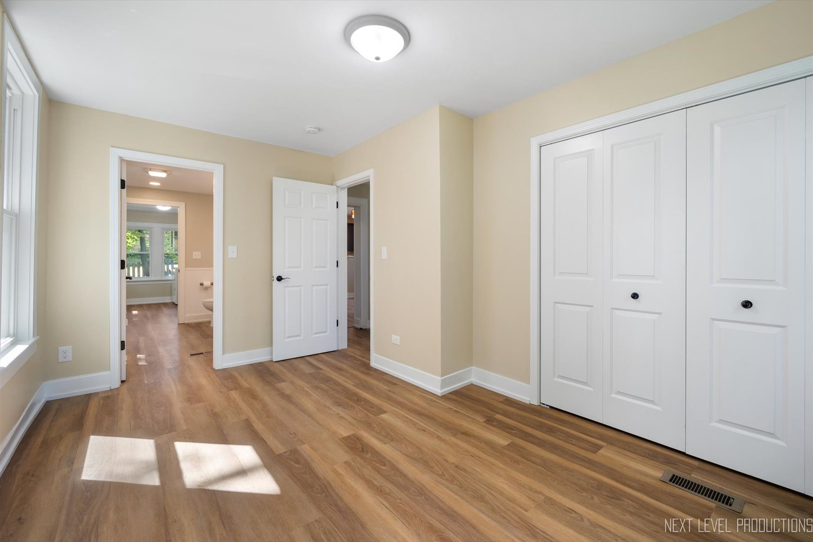 201 South Gilbert Street South Elgin, IL 60177 - Photo 15 of 27 a view of a room with wooden floor and bathroom