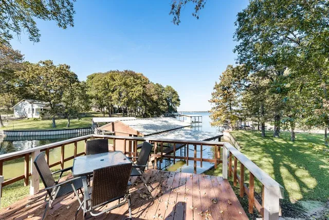 a view of houses with a lake