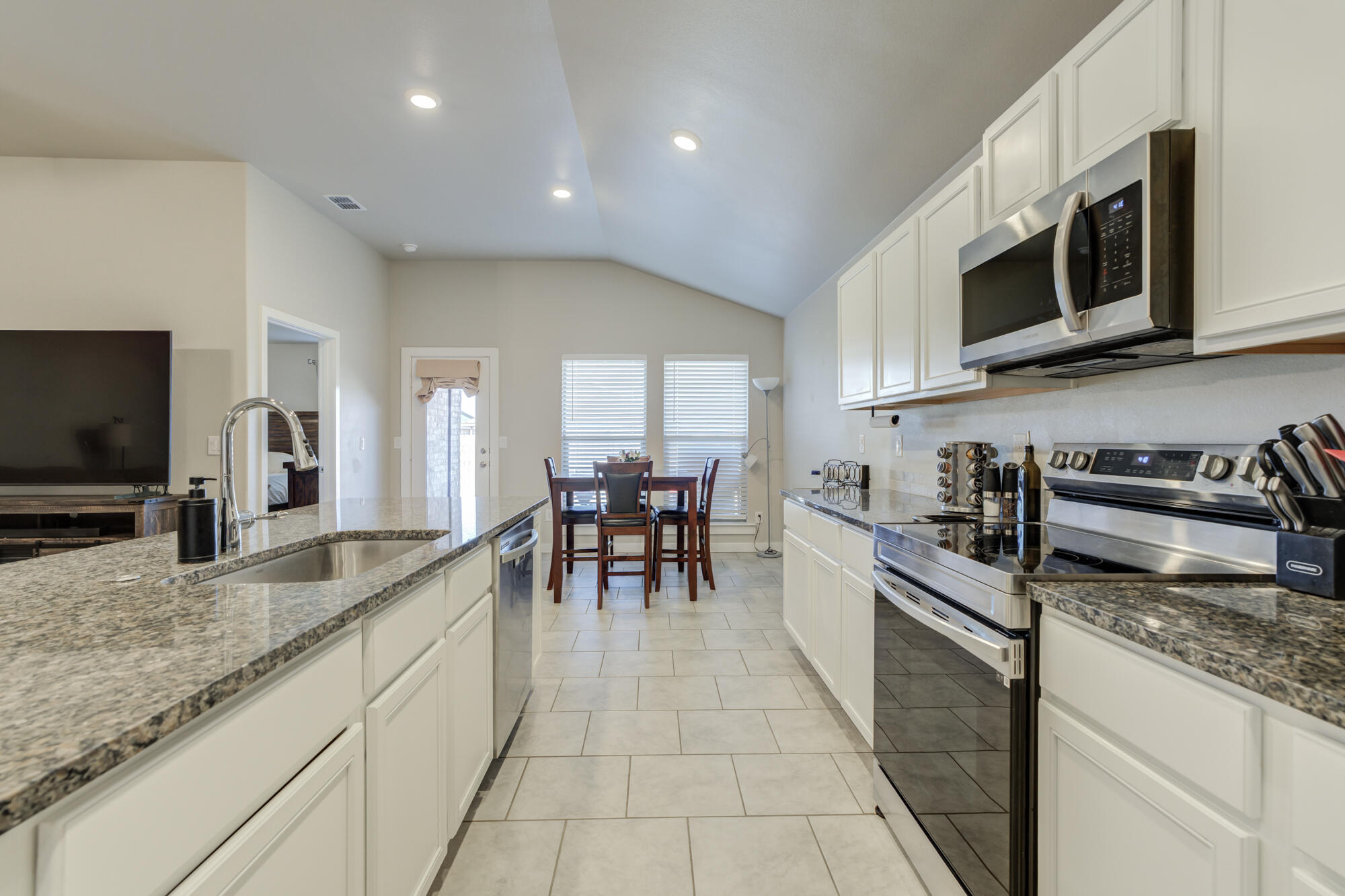 1930 137th Street Lubbock, TX 79423 - Photo 14 of 33 DSC09951_2_3_4_5