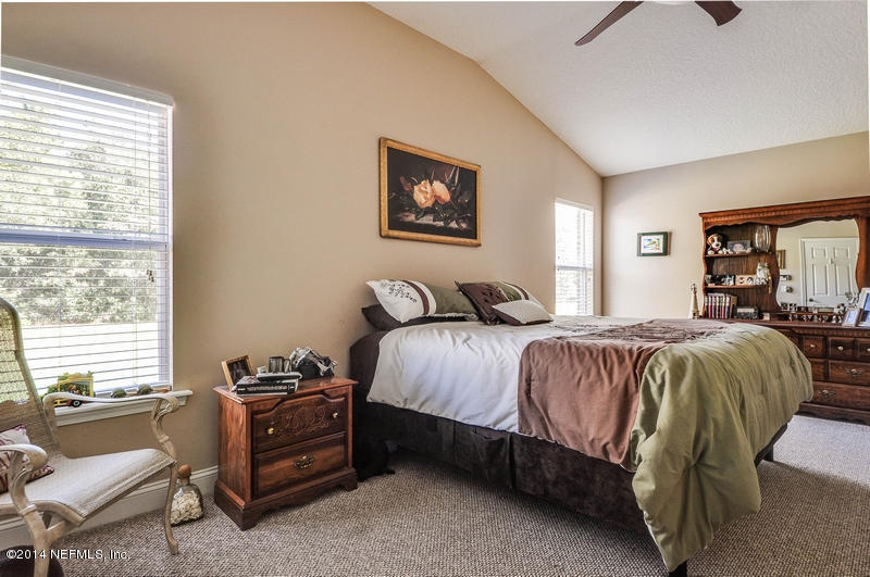 55108 Bear Run Road Callahan, FL 32011 - Photo 17 of 33 a spacious bedroom with a bed and a couch