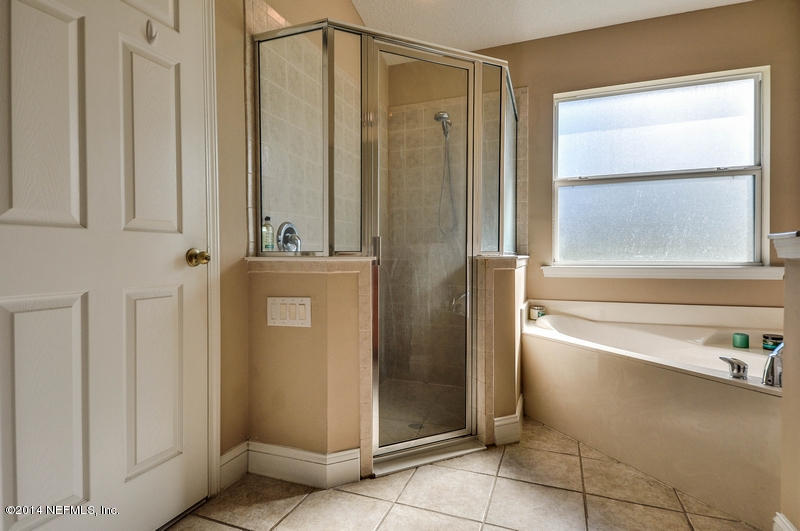 55108 Bear Run Road Callahan, FL 32011 - Photo 19 of 33 a view of a bathroom with tub