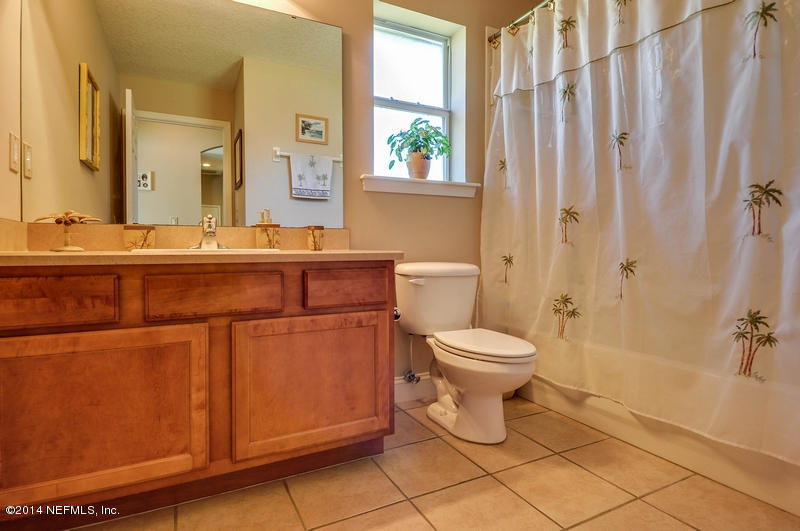 55108 Bear Run Road Callahan, FL 32011 - Photo 24 of 33 a bathroom with a toilet a sink and a bathtub