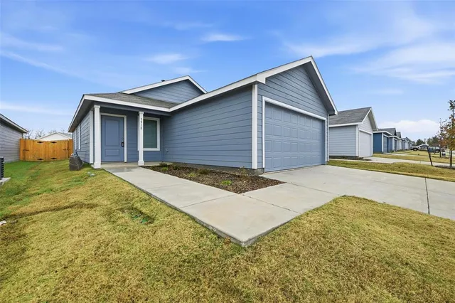 $1,695 | 3918 Selawik Street, Sherman, TX 75090