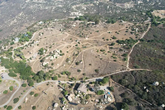 a view of a dry yard