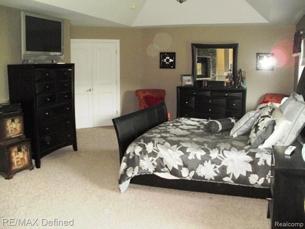 10368 Jossman Road Goodrich, MI 48438 - Photo 24 of 37 10368 Jossman master bed #1.jpg