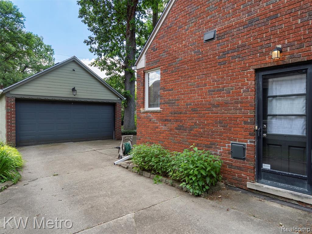 1877 Wiltshire Road Berkley, MI 48072 - Photo 8 of 44 Gallery Image 8