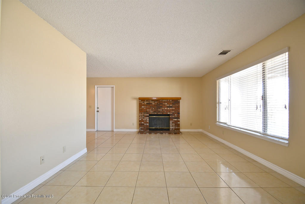 12000 Chimayo Road Apple Valley, CA 92308 - Photo 5 of 27 DSC_2025 - Version 2-XL
