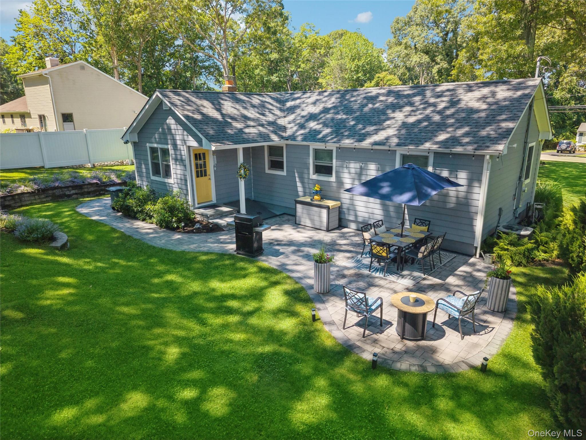 9 Middle Cross Shoreham, NY 11786 - Photo 21 of 37