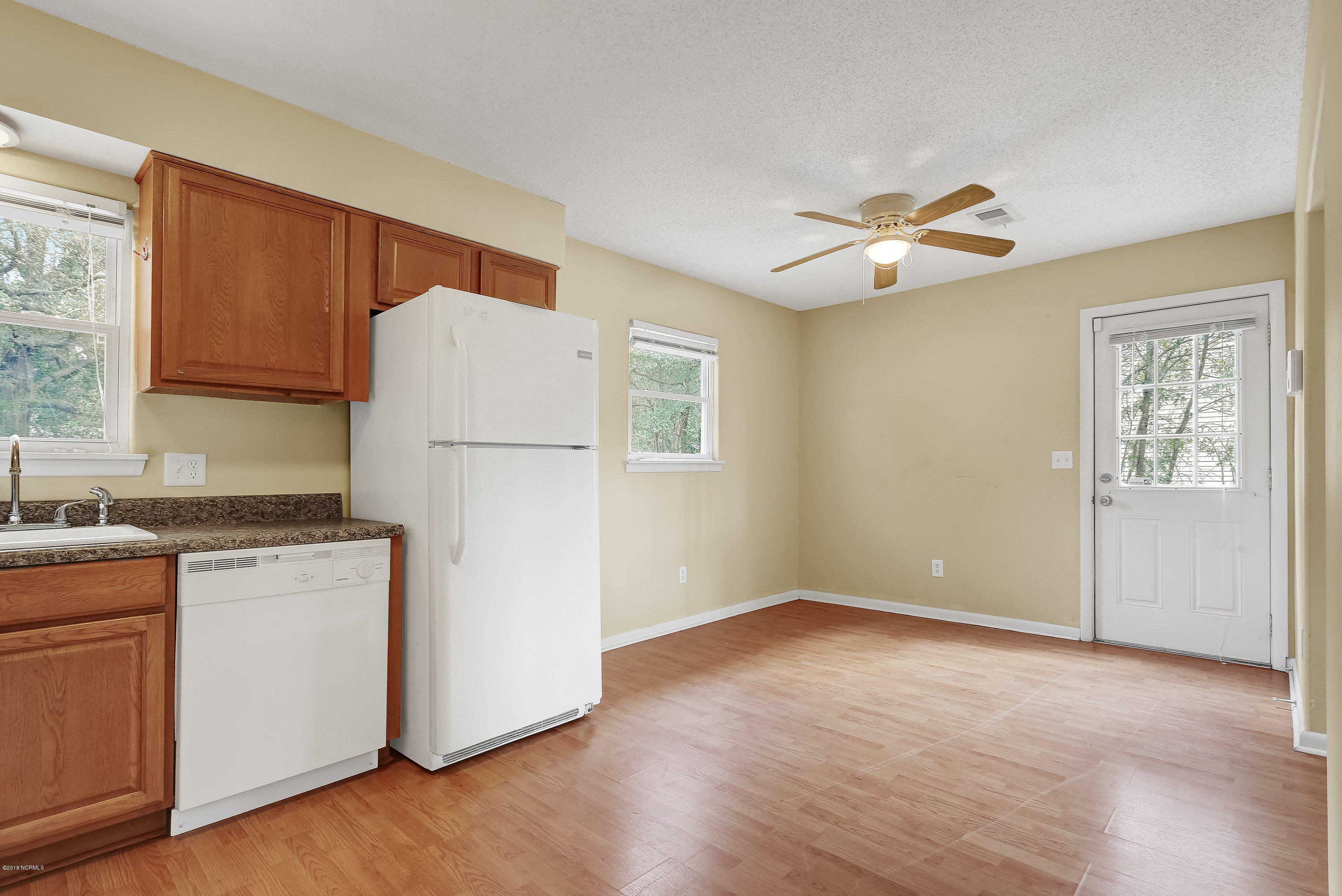 406 Governors Road Wilmington, NC 28411 - Photo 11 of 29 406GovernorsRoad-11