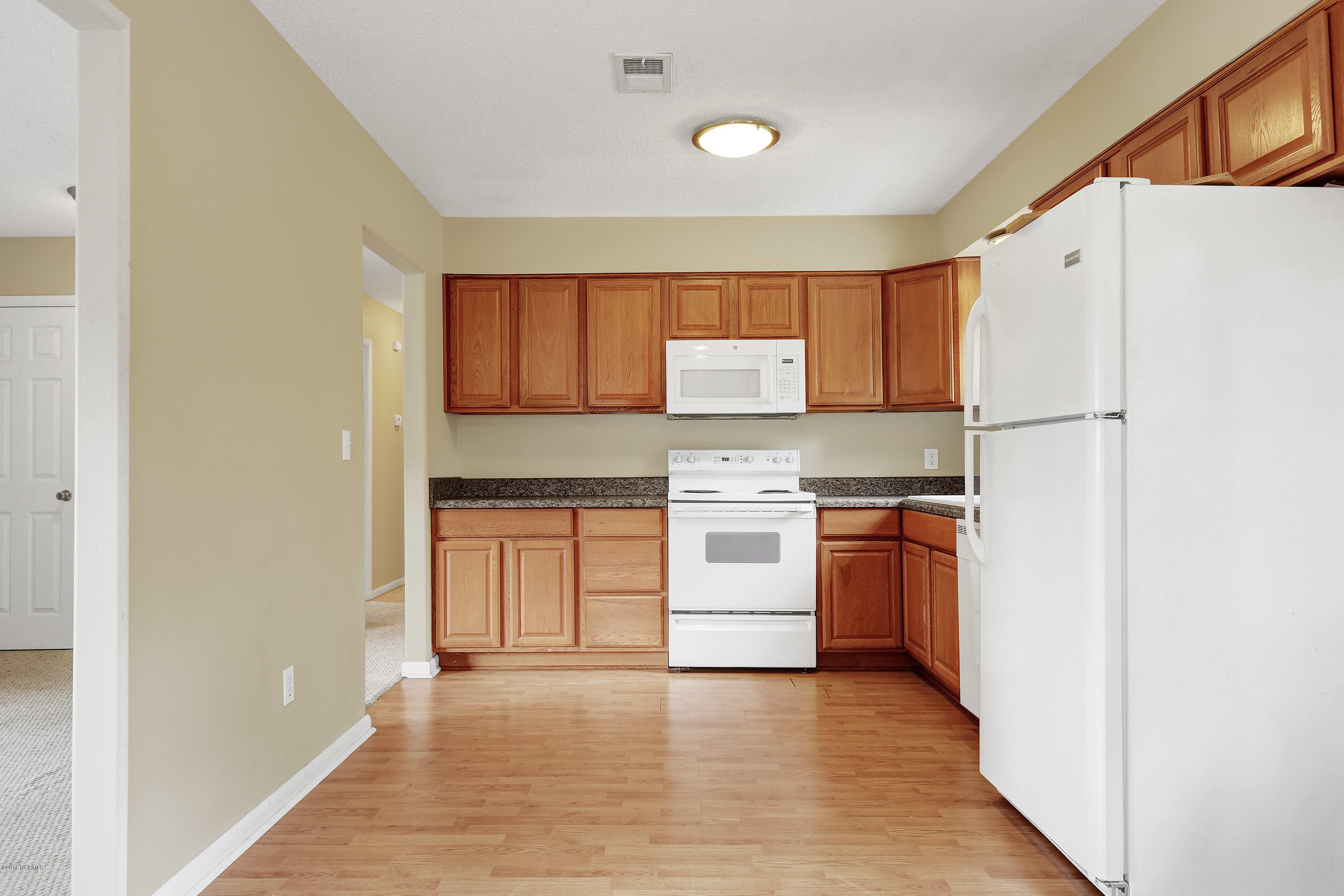 406 Governors Road Wilmington, NC 28411 - Photo 12 of 29 406GovernorsRoad-12